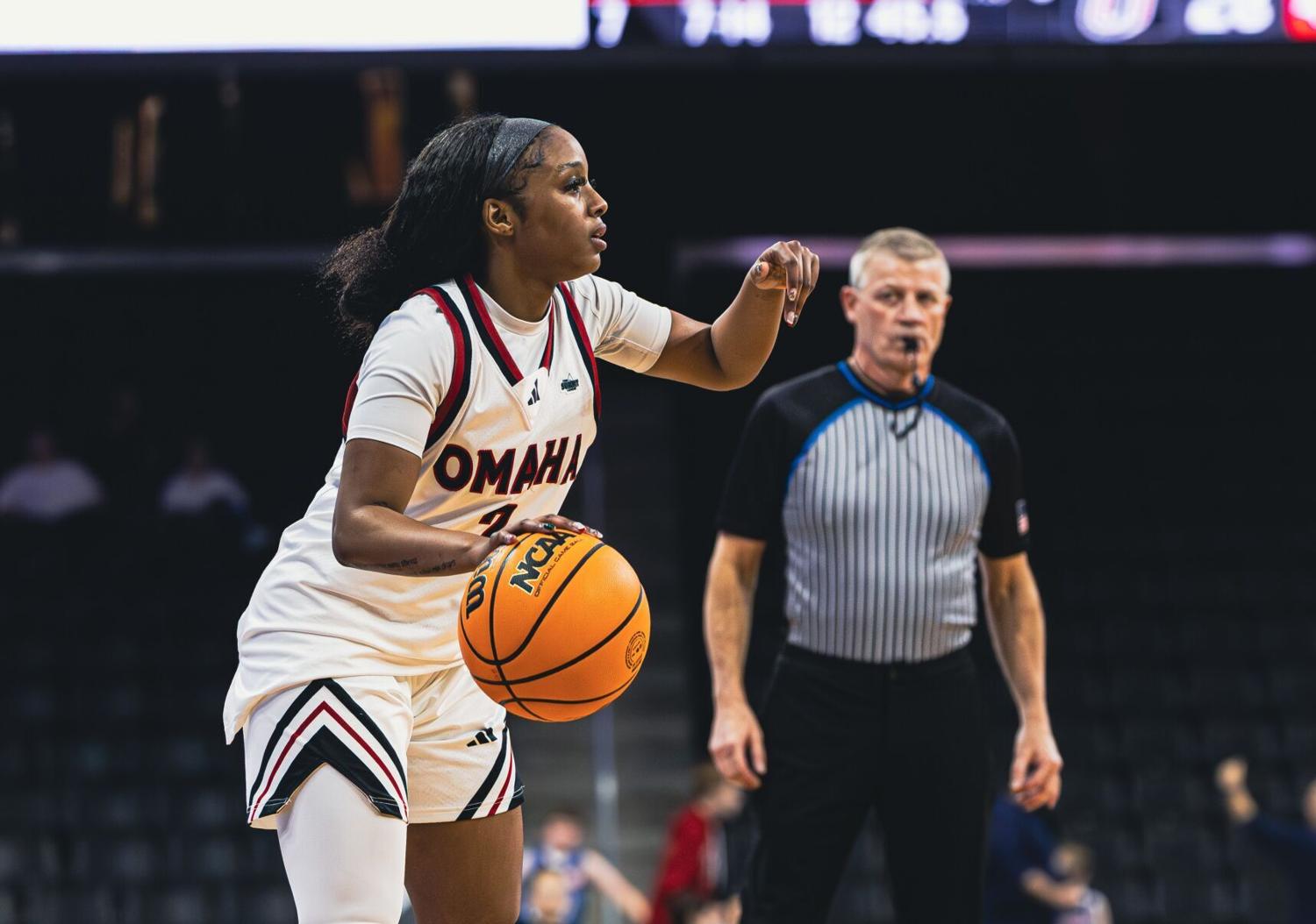 Hot start helps Tommies pull away from Mavericks