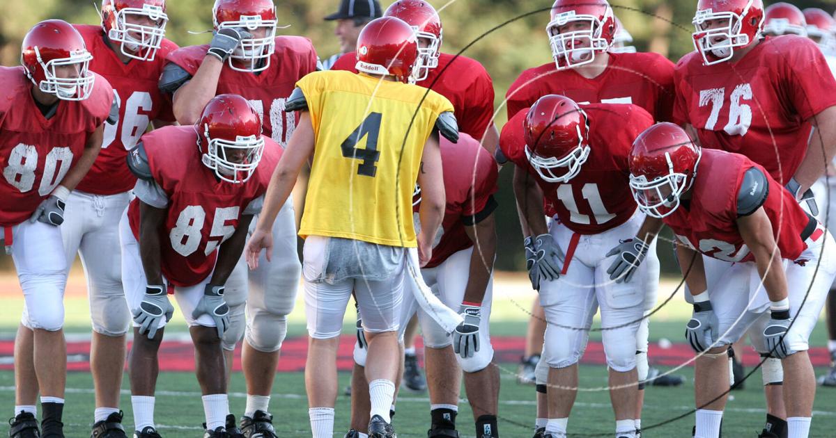 Preseason polls favor Maverick football | Archives | unothegateway.com