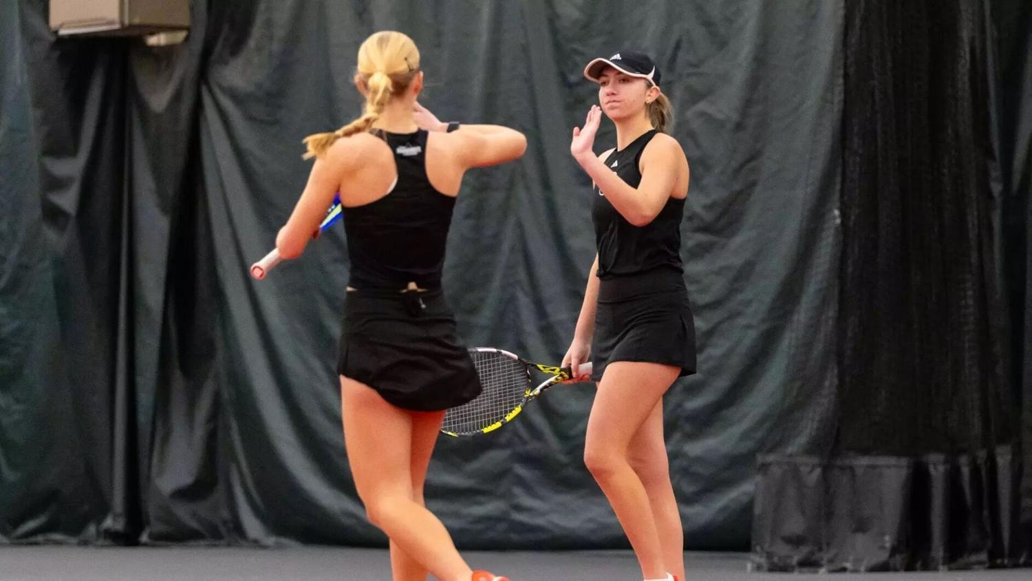 Omaha tennis struggles in four road matchups, men in search of first victory