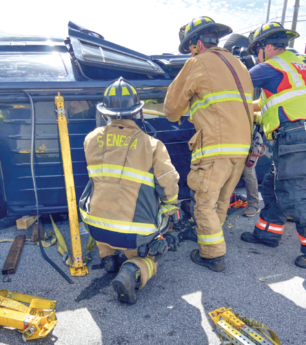Rollover Crash Traps Passengers Inside Vehicle News 8122