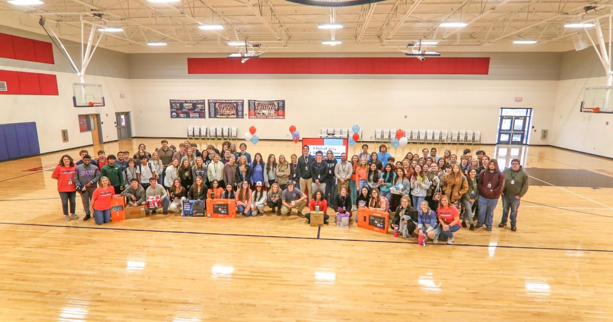 WestOak High School celebrates College Application Month News