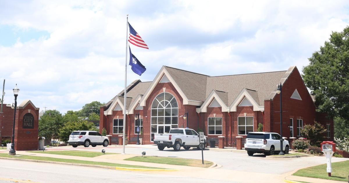 Seneca makes narrow budget decision