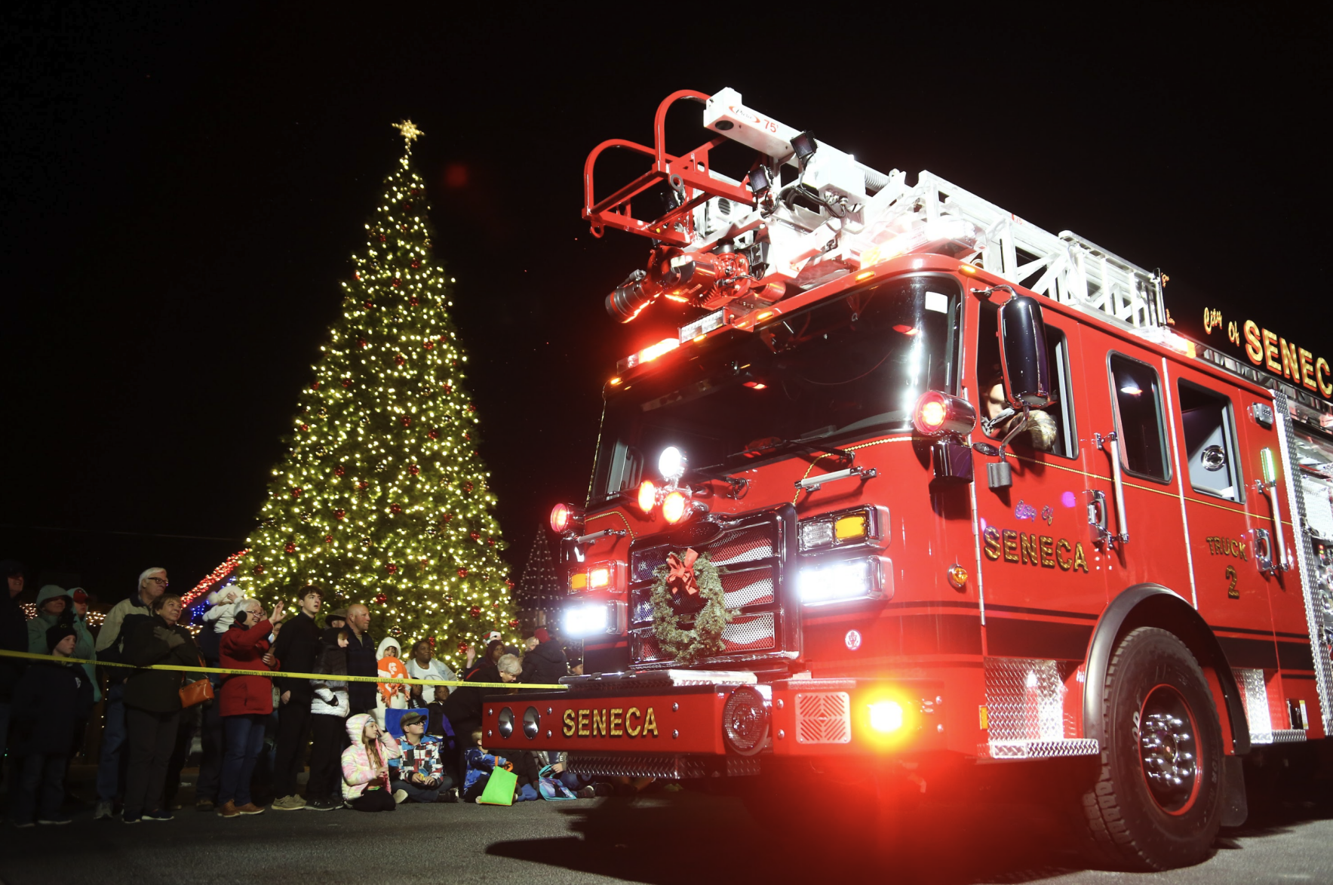 Thousands show for Seneca tree lighting, Christmas parade News