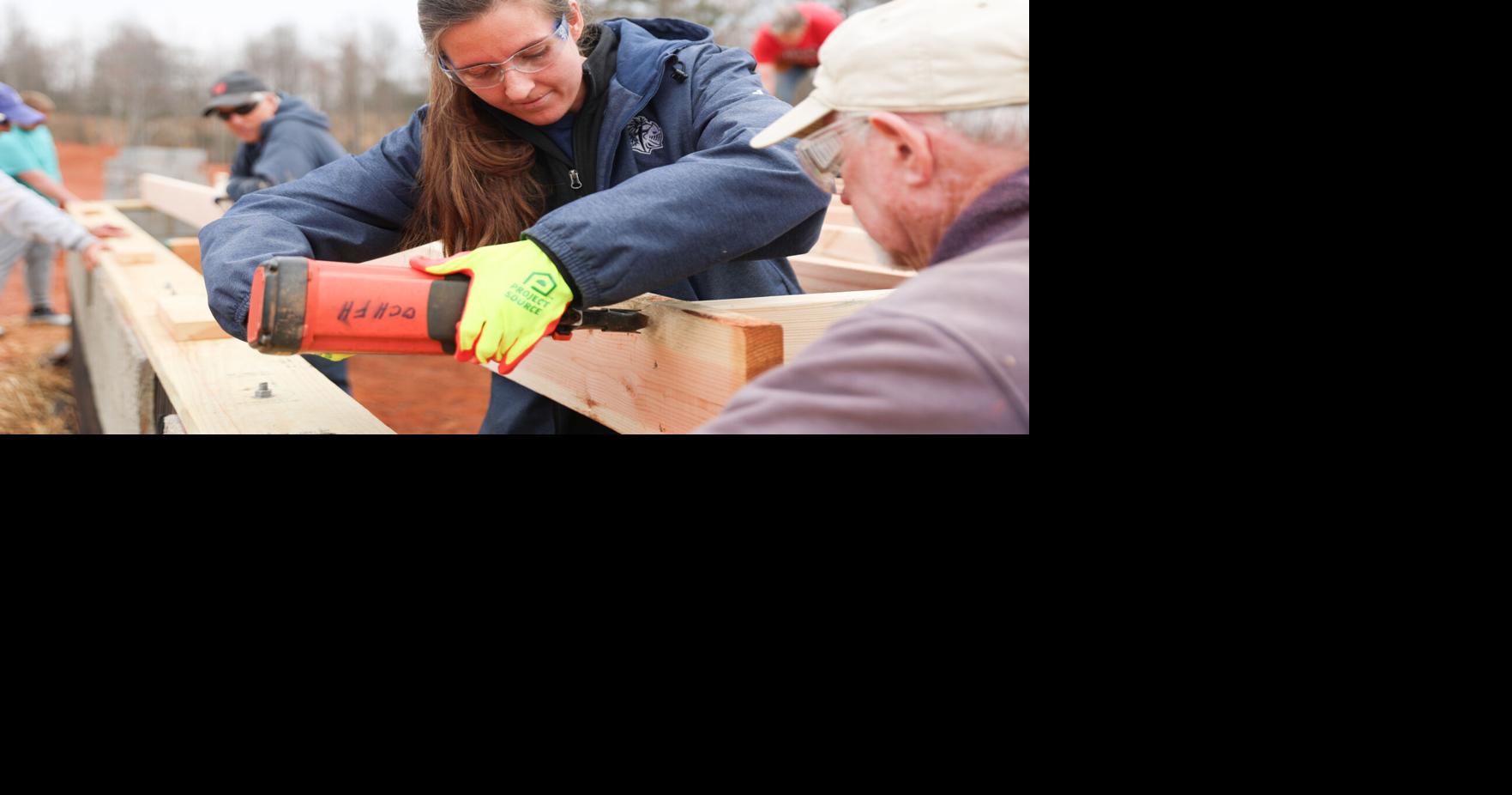 UNCW students spend spring break building with Habitat | News ...