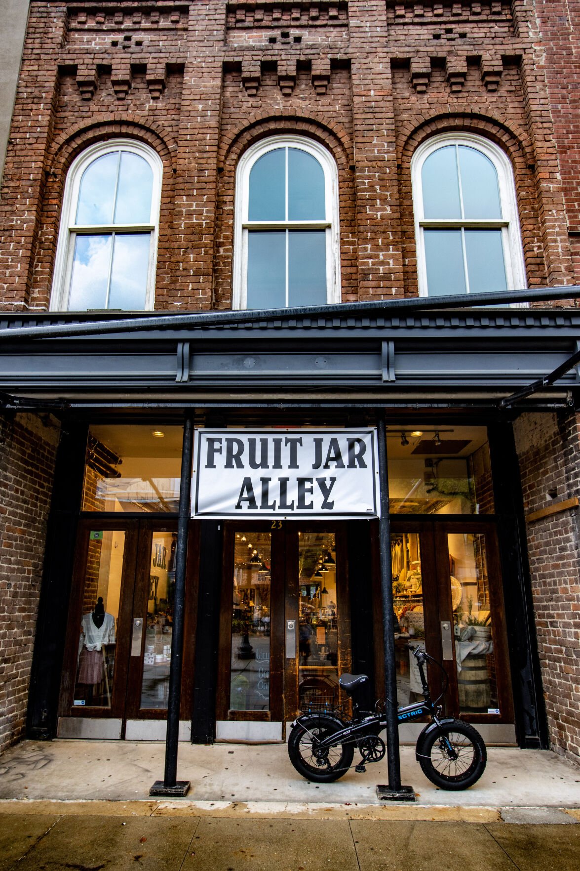 New Fruit Jar Alley store opens in Market Square | Lifestyle |  utdailybeacon.com