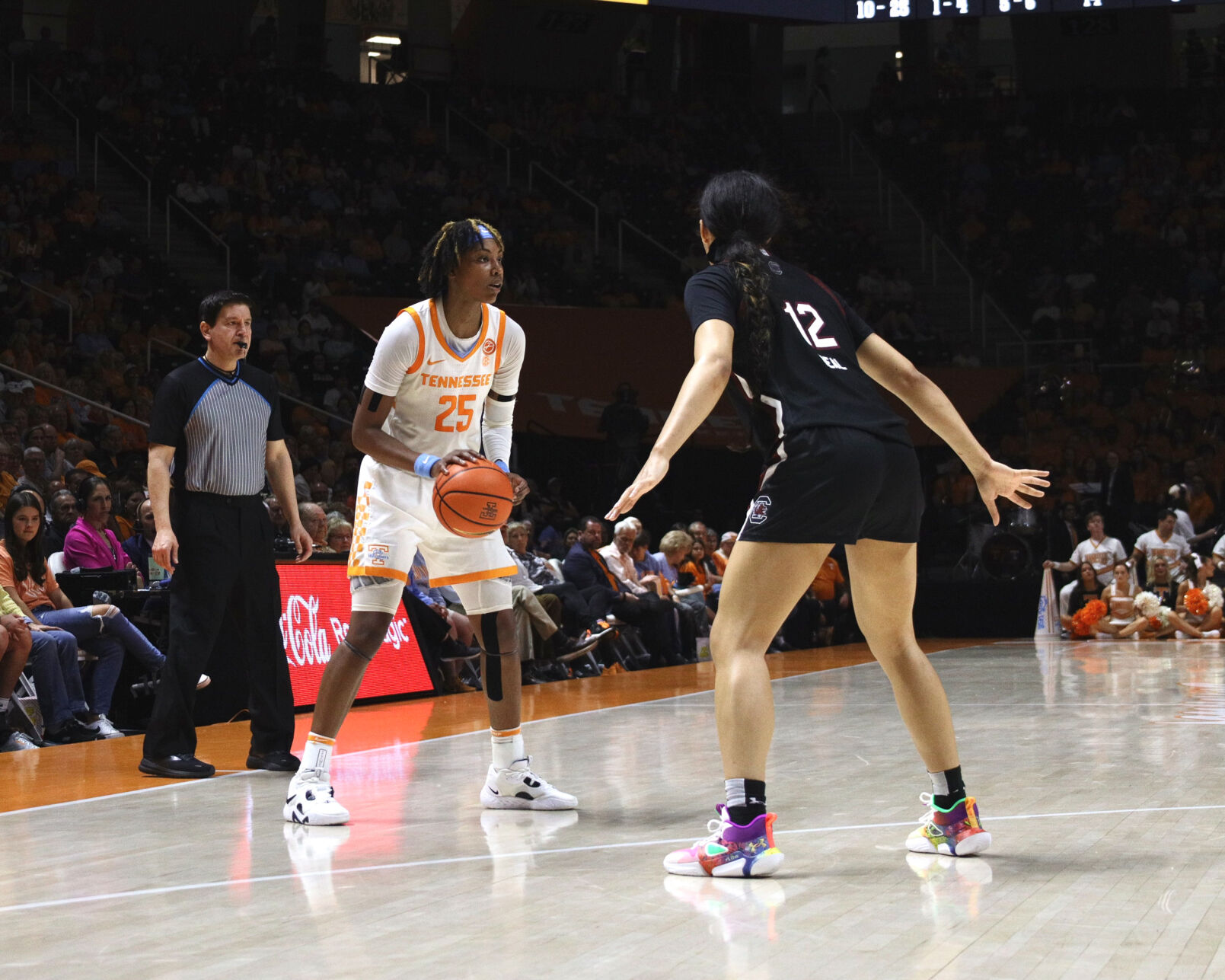 Tennessee falls to No. 1 South Carolina despite explosive start