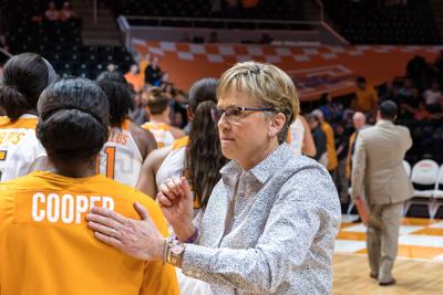 holly warlick utdailybeacon thompson volunteers boling congratulating tennessee coach players against florida lady head game after her
