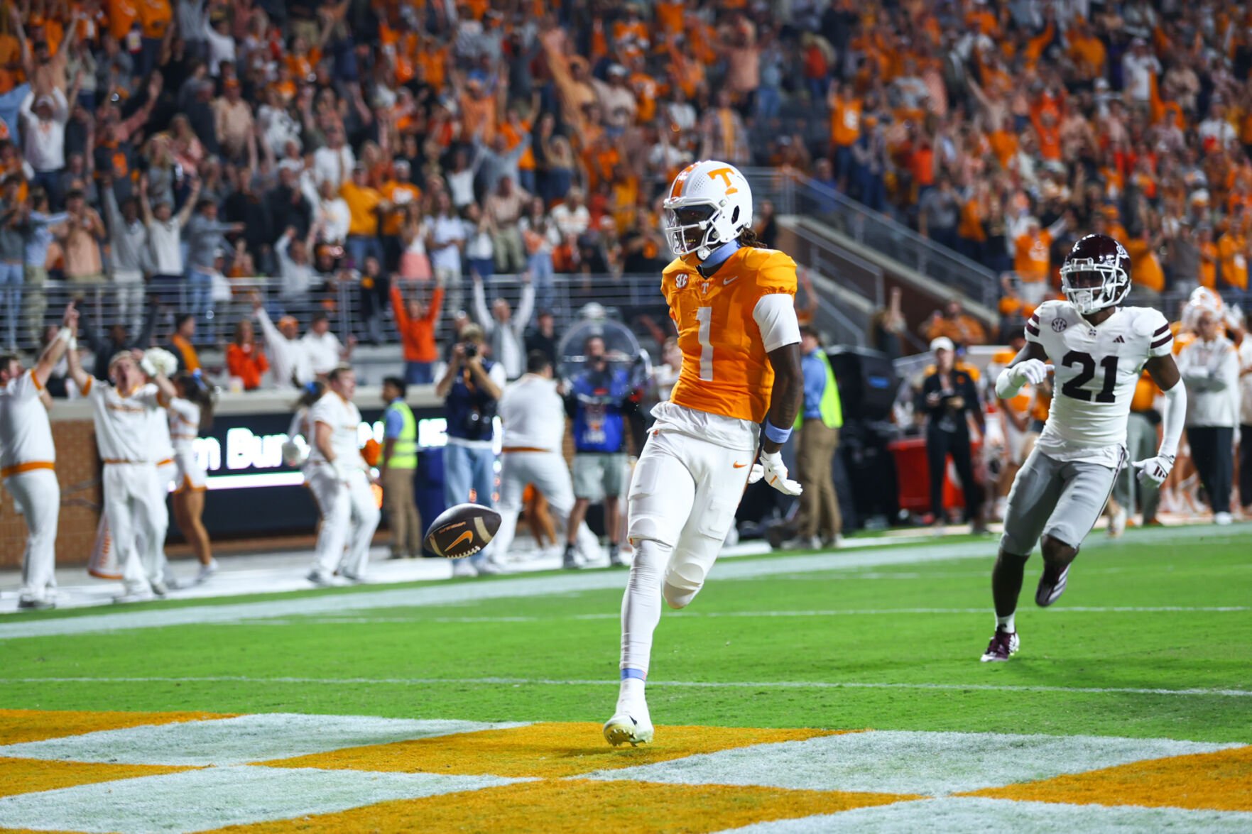 Tennessee Football Overcomes Nico Iamaleava Injury, Defeats Mississippi ...