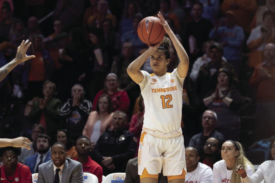 After 15 Years Tennessee Uconn Match Up Returns To Knoxville Womens Basketball Utdailybeacon Com