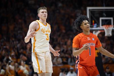 Dalton Knecht scores 39, Tennessee basketball earns ranked win over