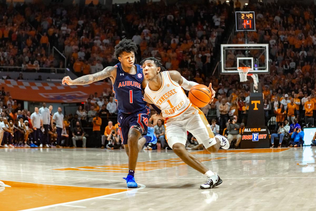 Vols hold on to take round 2, remain perfect at home in win ...