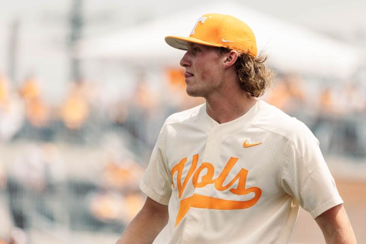 Offense explodes to help Tennessee baseball to series victory at Florida