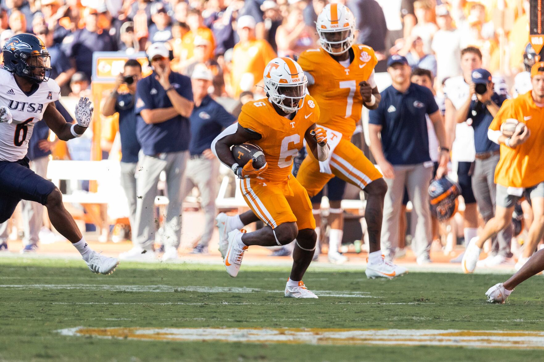 Dylan Sampson, Tennessee Running Backs Look To Lead Offense | Football ...