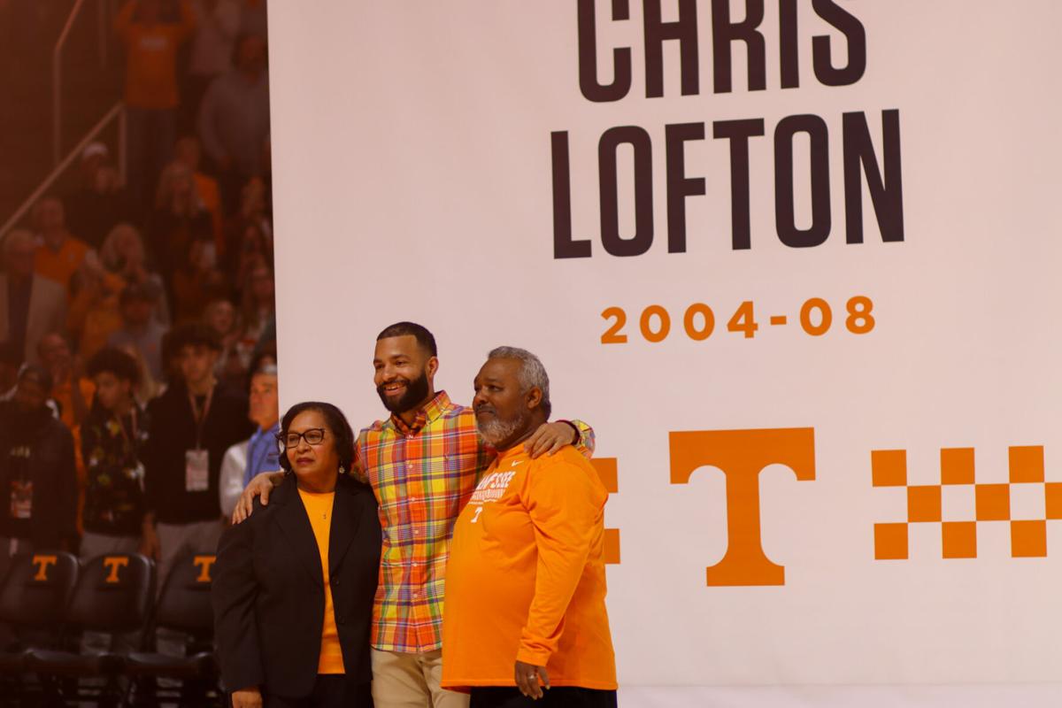 Tennessee retires Chris Lofton's No. 5 jersey