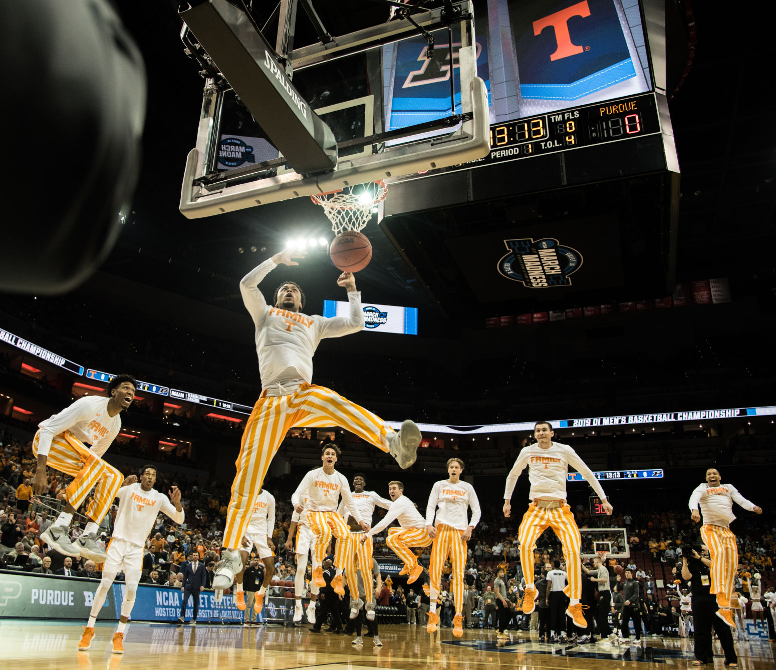 tennessee basketball pregame dunk