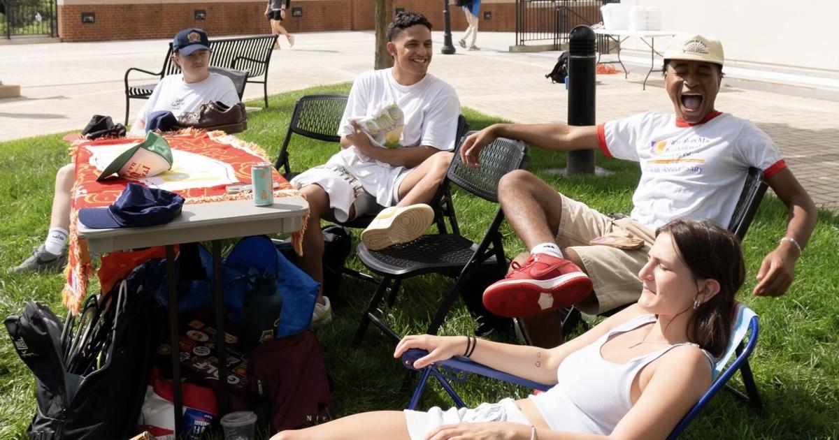Fashion sustainability club at UT gives students environmentally friendly options to shop | Campus Events Fashion sustainability club at UT gives students environmentally friendly options to shop | Campus Events