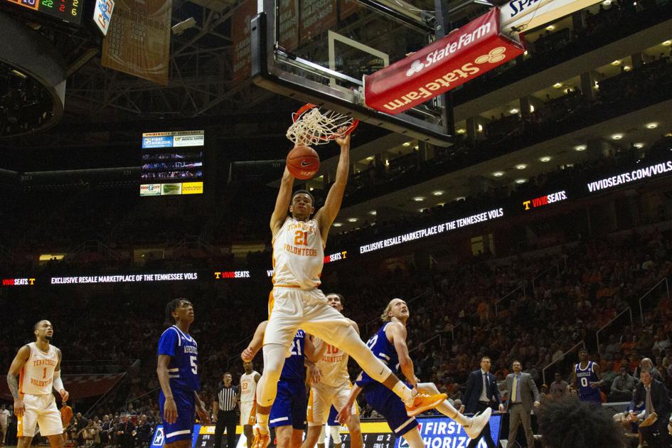 Tennessee Pushes Past Unc Asheville In Sloppy Opener Men S