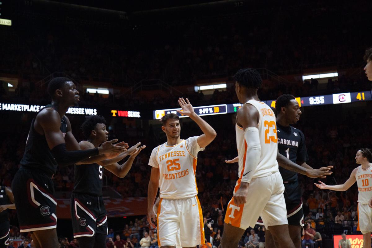 Tennessee Blows Past Vanderbilt Men S Basketball Utdailybeacon Com