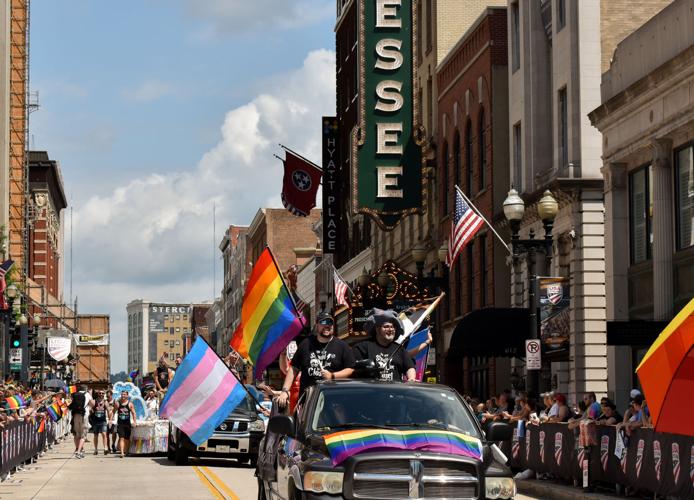 Rainbows, glitter decorate Knoxville for Pridefest, protesters respond