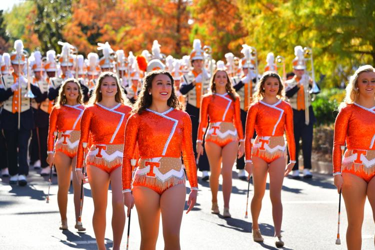 parade celebrates UT with Smokeythemed floats Campus