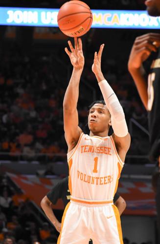 Tennessee falls to Arkansas in rock fight on the road | Men's ...