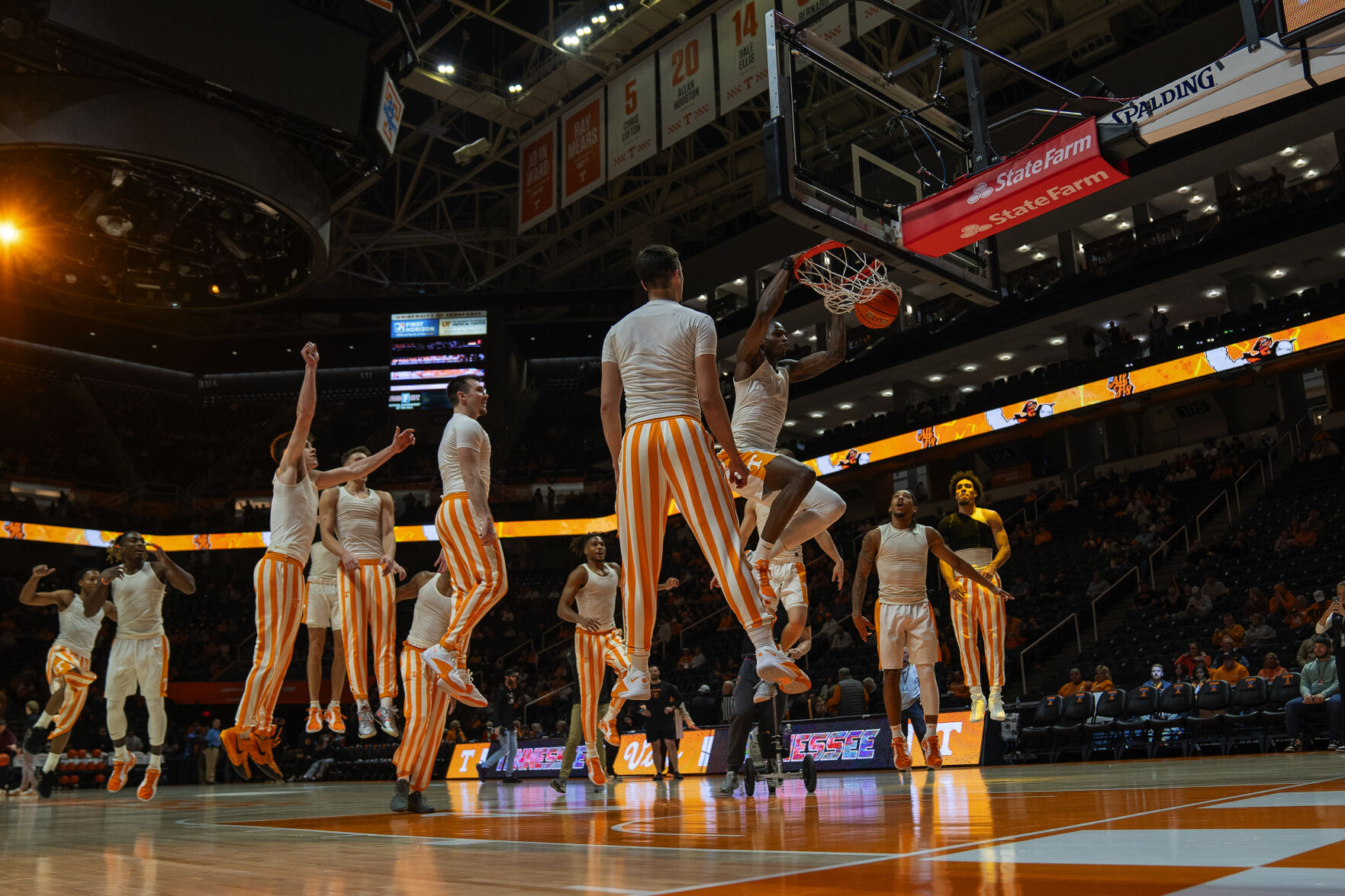 Felix Okpara hits backbreaker 3 pointer for Tennessee basketball to down Mississippi State Men s Basketball utdailybeacon