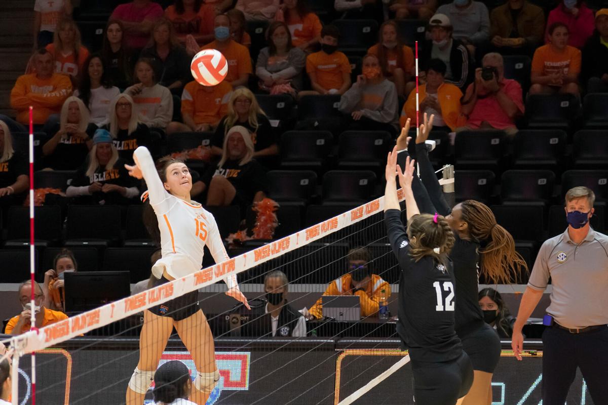 volleyvstexasAM (15 of 19).jpg