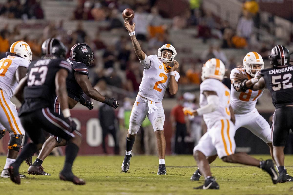 Shi Smith (13) of the South Carolina Gamecocks avoids the tackle