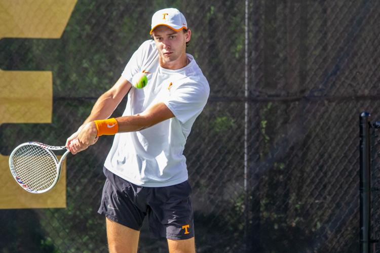 Tennessee men's tennis defeats Florida State, advances to Elite Eight