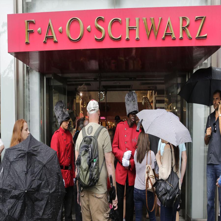 F. A. O. Schwarz to Close Its Doors on Fifth Avenue - The New York Times