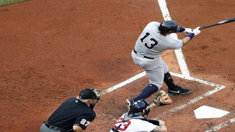 Hernández lifts Red Sox over Yankees 3-2 in 10 innings to take