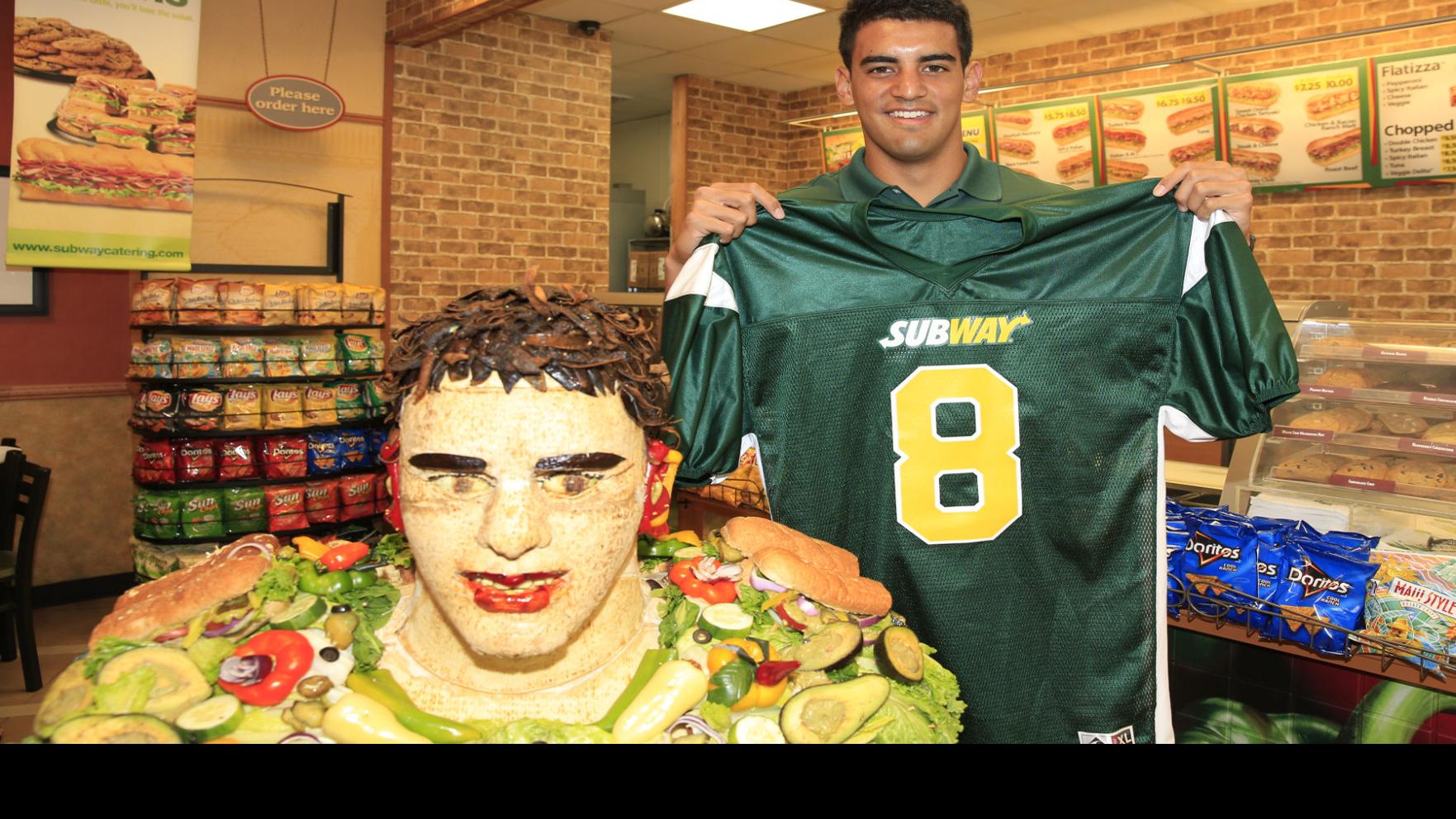 Mariota is honored with sandwich sculpture, Sports