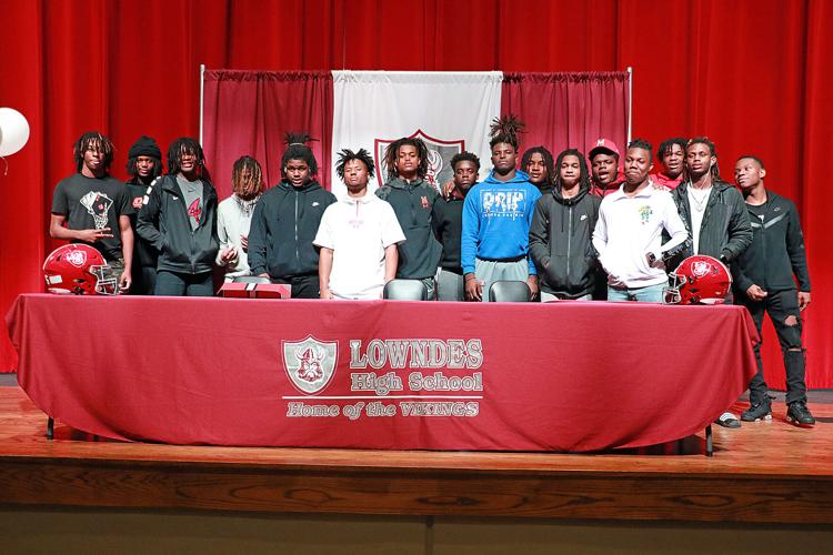 Kevis Thomas with Lowndes teammates