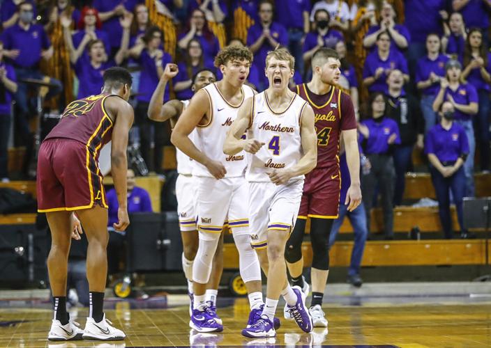 MBBall UNI vs. Loyola  18