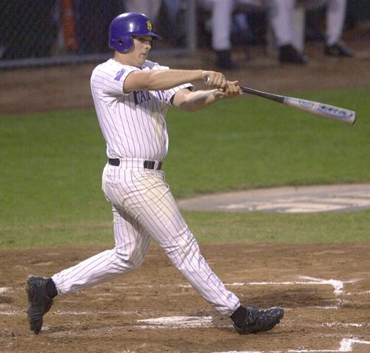 UNI Baseball (2001) 16