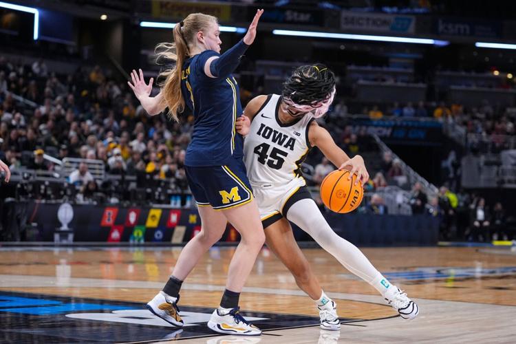 B10 Michigan Iowa Basketball