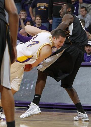 020310mp-uni-bball-9