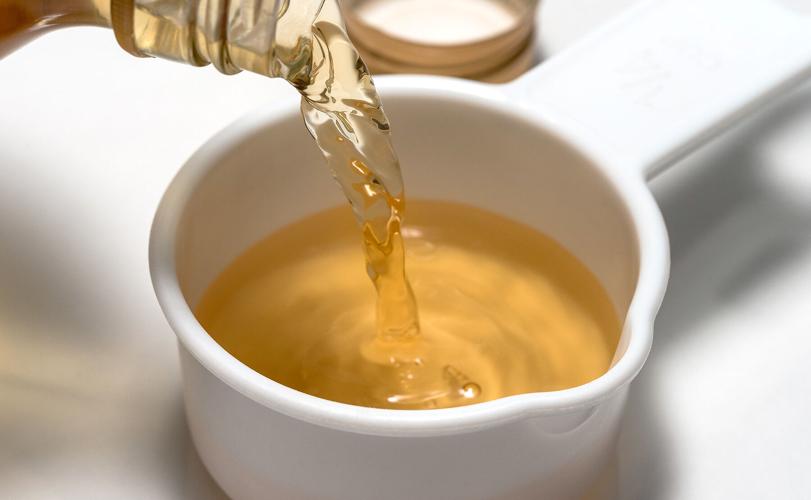 Apple cider vinegar pour