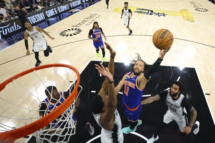 BASKETBALL-NBA-SAS-NYK/