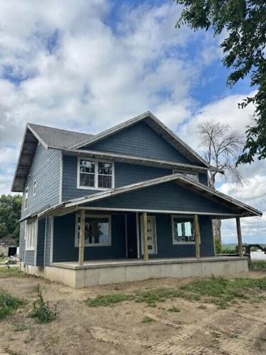 Sha'rel Moore and her husband bought a 1920's farmhouse on Facebook Marketplace in 2024. Moore has been documenting the renovation process ever since.