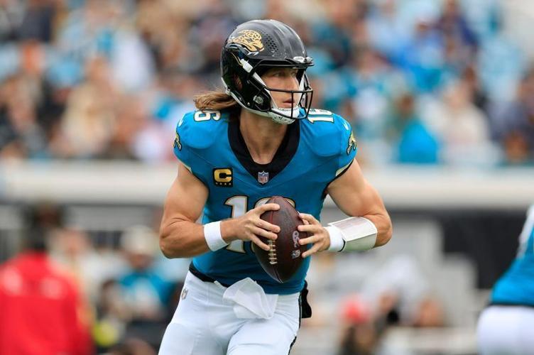 Jacksonville Jaguars quarterback Trevor Lawrence (16) looks to throw during the second quarter of an NFL football matchup at EverBank Stadium, Sunday, Jan. 4, 2026, in Jacksonville, Fla. The Jaguars defeated the Titans 41-7, capturing the AFC South title.