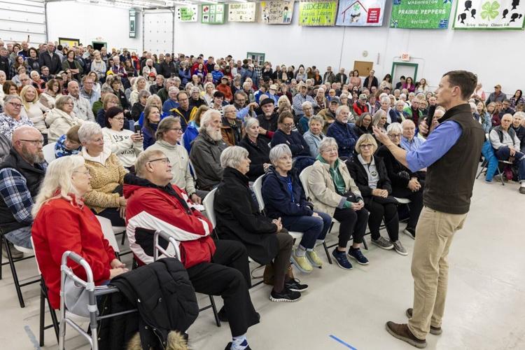 lgaz-20260603-news-elx-governor-sand-town-halls