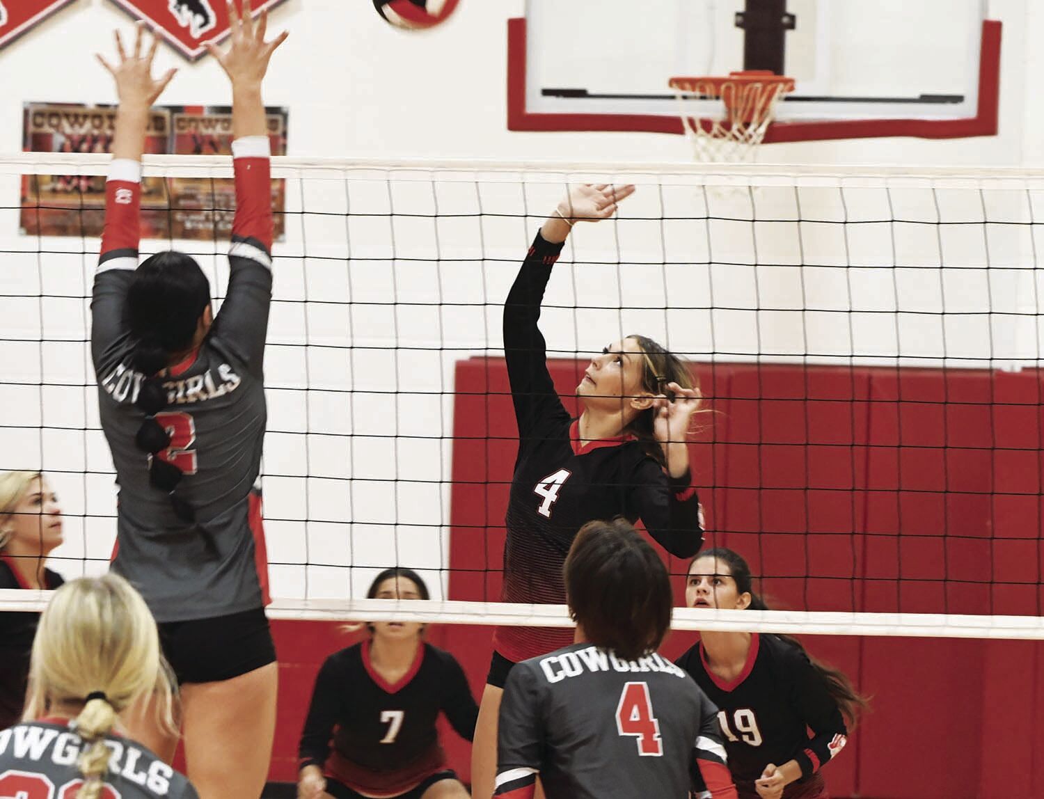 Sidney Cowgirls Dominate Against Essex Volleyball Team in 3-0 Victory