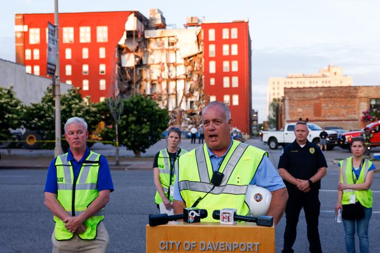 052823-qc-nws-collapse-24.jpg (copy)