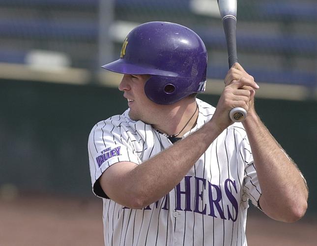 UNI Baseball (2001) 3