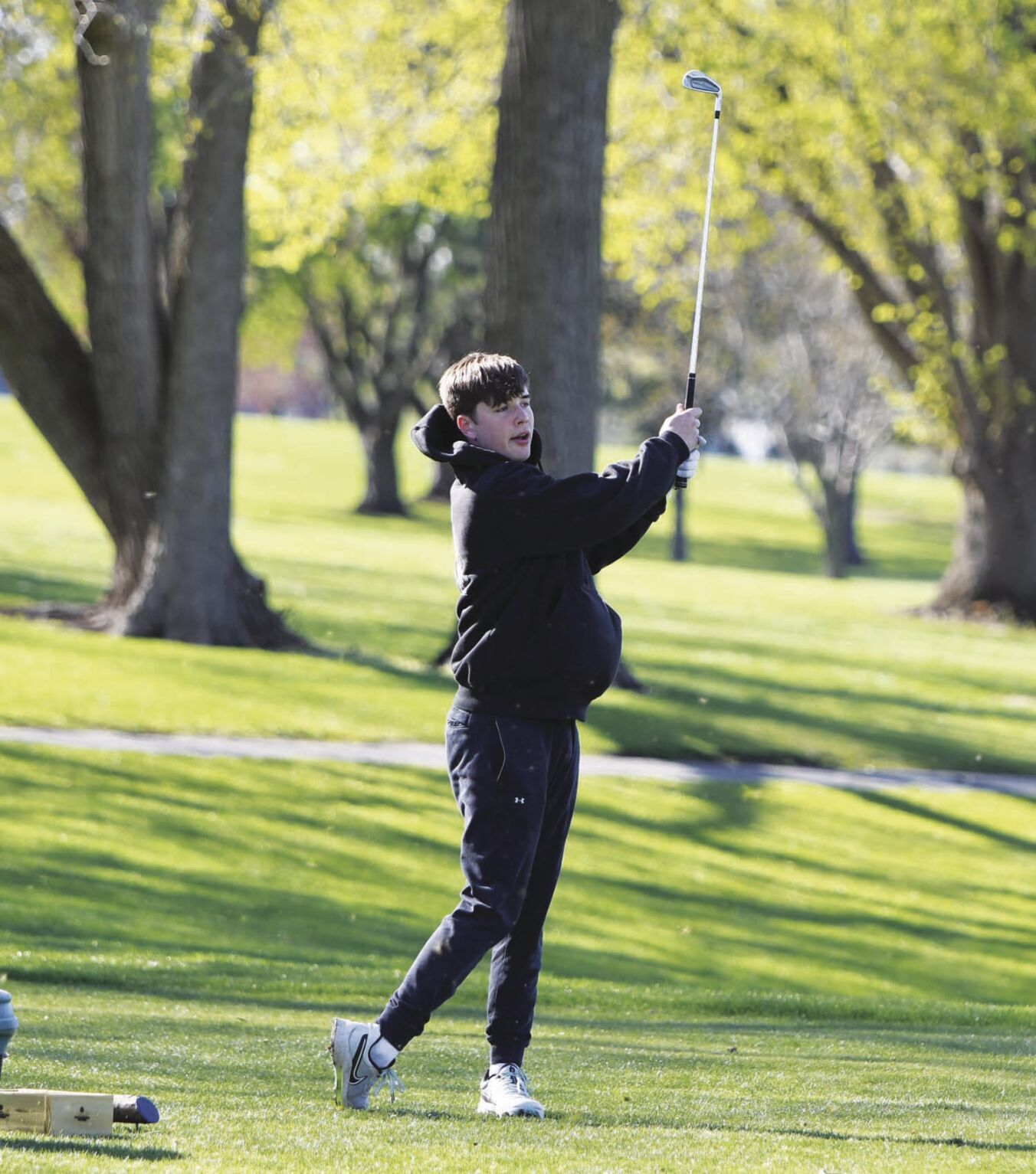 Mustang golf wins fourth straight