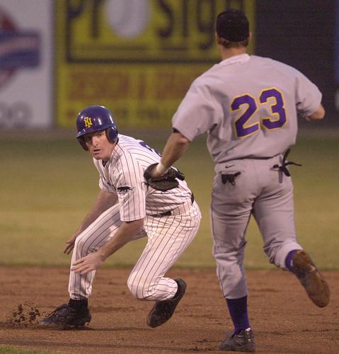 UNI Baseball (2001) 7