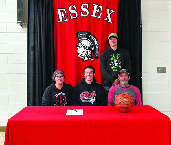 Isaiah Sholes signs