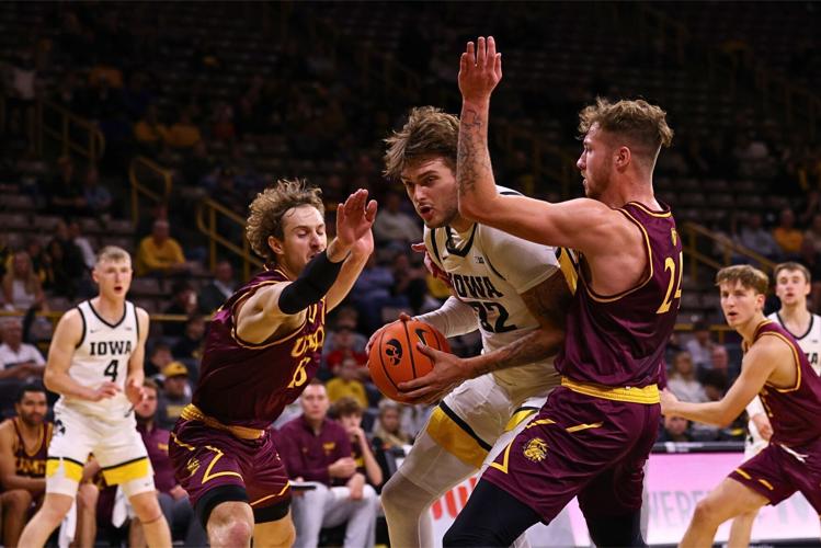 Iowa MBall vs. UMD 17