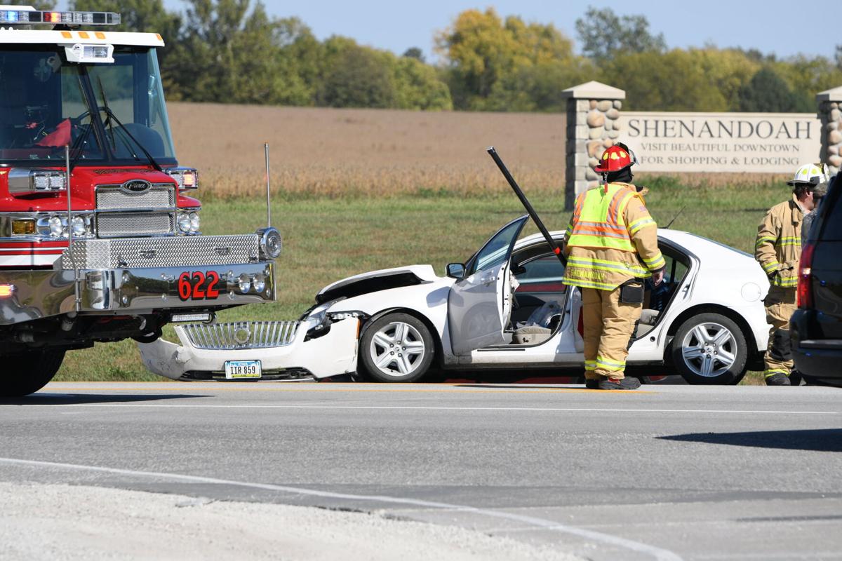 Three injured in crash south of Shenandoah